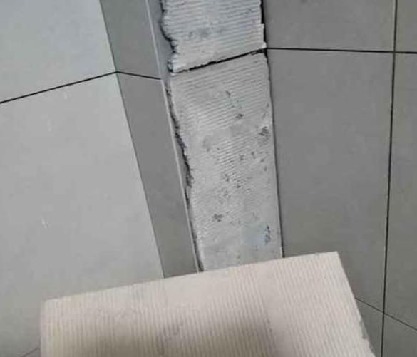 石棉瓷砖空鼓维修公司分享下厨房瓷砖脱落的补救措施。